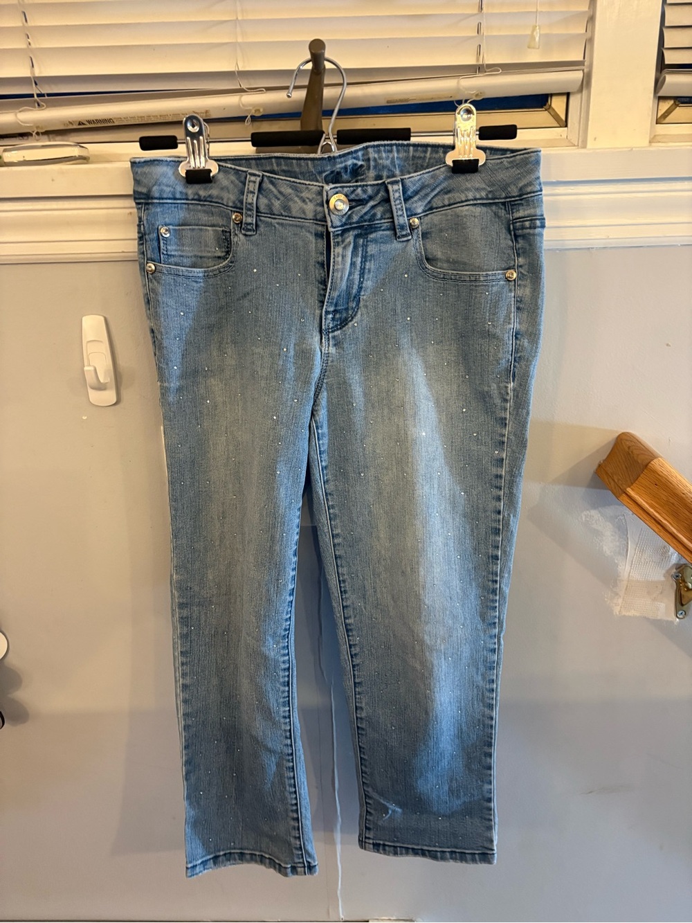 Cache Light Blue Cropped Jeans with Subtle Sparkle